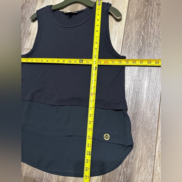 Sleeveless Navy Layered Blouse Size Large excellent condition - Picture 3 of 6